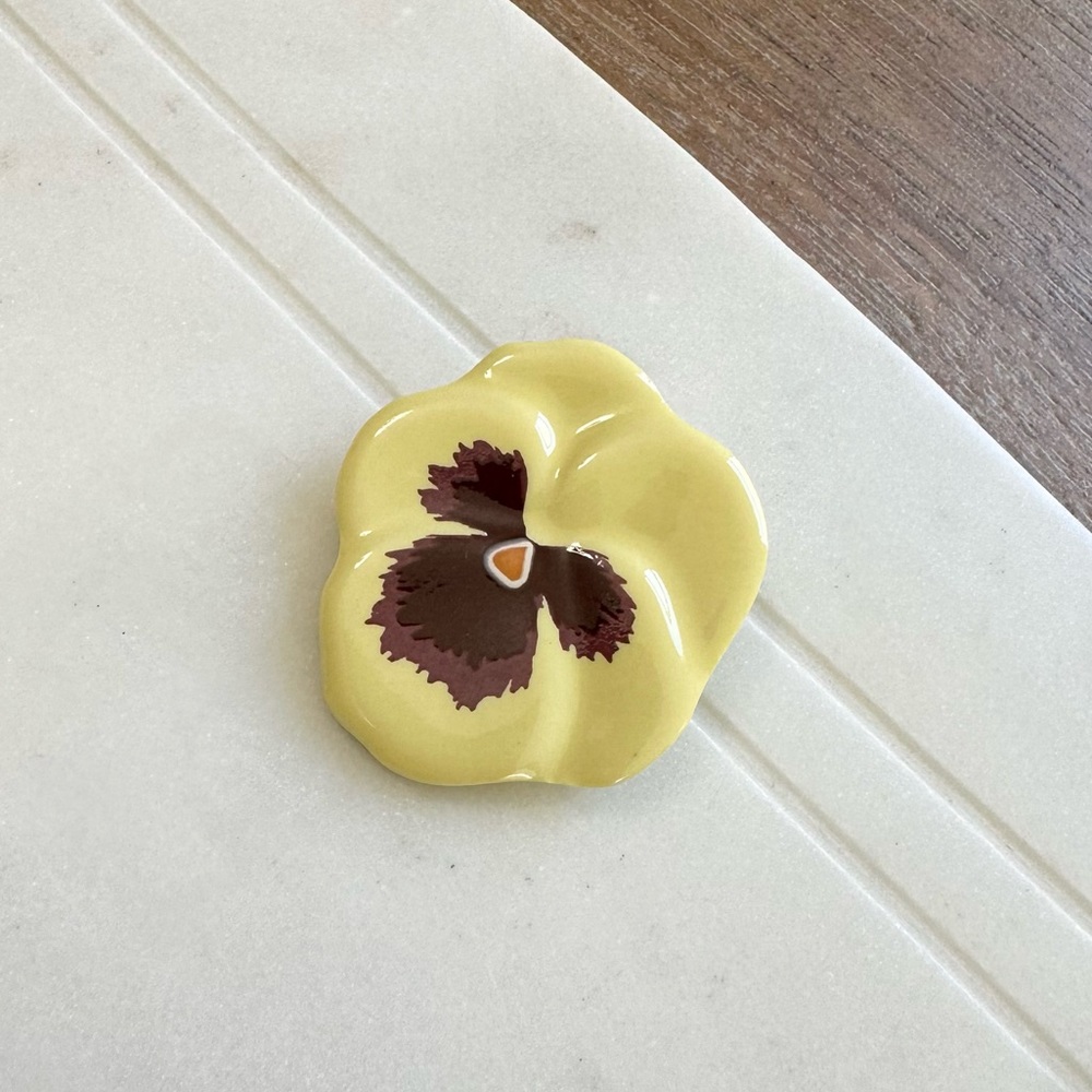 Vintage Avon Ceramic Pansy Flower Brooch View 2